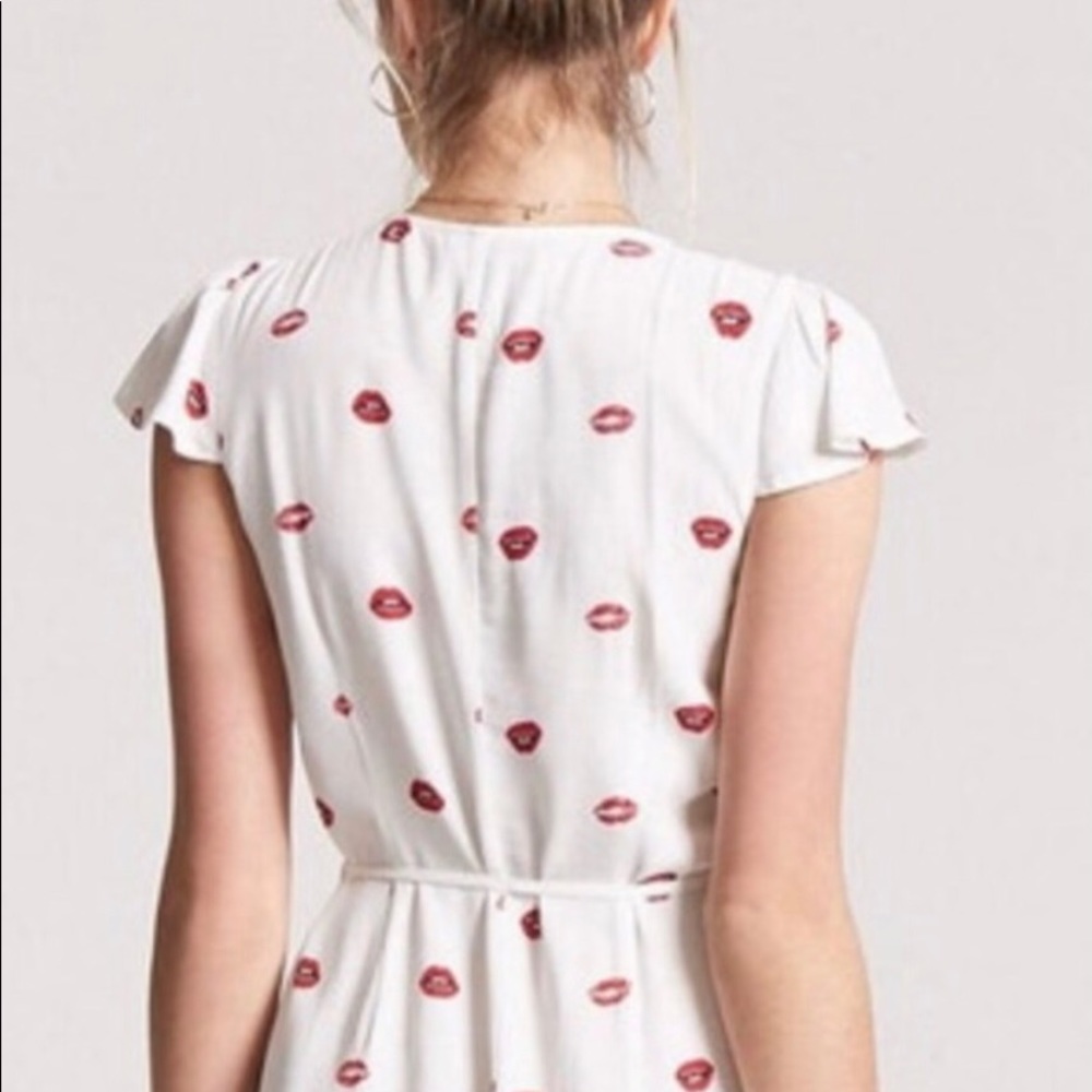 Lips Wrap Dress - Picture 4 of 6